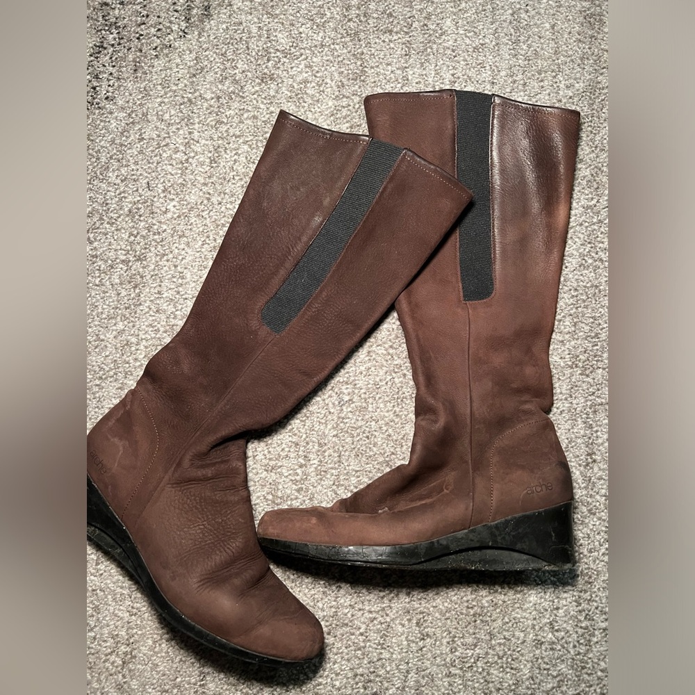 ARCHE Brown Suede Knee High Boots